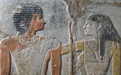 Khám phá tình yêu của nữ tu và ca sĩ trong kim tự tháp Ai Cập