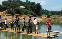 Thanh Hóa: Dân xã miền núi Giao An khiếp sợ khi qua sông  