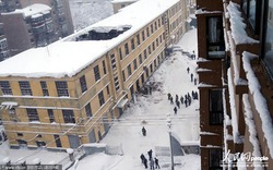 Trung Quốc: Bão tuyết kỷ lục, sập nhà máy 3 tầng, 9 người chết