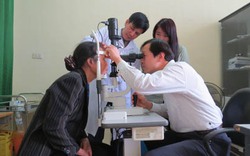 Khám sàng lọc phẫu thuật mắt miễn phí cho bệnh nhân khó khăn vùng nông thôn Hải Phòng