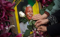 Tổ chức viếng huyền thoại Nelson Mandela tại Hà Nội