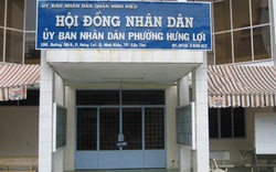 UBND phường đóng kín cửa để họp, dân ngơ ngác