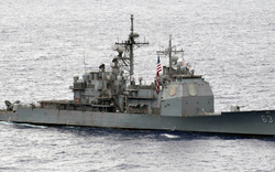 Tàu chiến Mỹ bẻ lái tránh tàu Hải quân Trung Quốc ở Biển Đông 