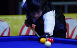 Giành HCV SEA Games lần cuối, Đặng Đình Tiến hôn bàn billiards