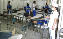 Bình Dương: 233 công nhân nhập viện sau bữa ăn đêm