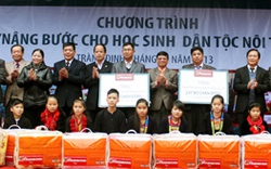 12.525 học sinh được nhận chăn ấm