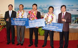 VNA trao thưởng cho hành khách thứ 20 triệu của sân bay Tân Sơn Nhất