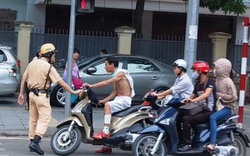 Vi phạm giao thông bị &#34;bêu danh&#34; lên báo đài