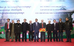Thủ tướng Campuchia Hun Sen: “Tiếp tục vun đắp  tình đoàn kết”