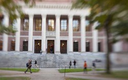 Hàng trăm sinh viên gốc Á tại ĐH Harvard sợ hãi vì bị dọa giết