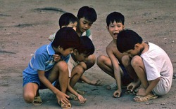 Ảnh hiếm về trẻ em Hà Nội năm 1991 qua ống kính Reisen