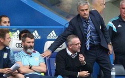 Mourinho suýt &#34;ăn&#34; đấm ngay trên sân 