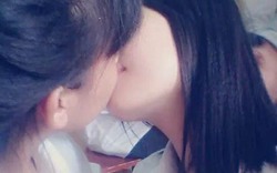 Hai nữ sinh Hà Nội gặp rắc rối vì hôn nhau trong lớp học