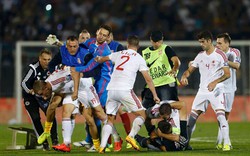 Cầu thủ choảng nhau kinh hoàng khiến trận Serbia - Albania bị hoãn