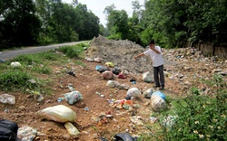 Ruồi nhặng bãi thải bủa vây người dân