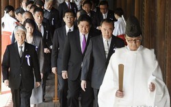 Thủ tướng Nhật gửi đồ lễ tới đền chiến tranh Yasukuni gây tranh cãi