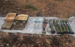 Ukraine phát hiện kho vũ khí lớn gồm súng phóng lựu, đạn dược nghi của ly khai