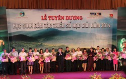 Tôn vinh học sinh giỏi dân tộc thiểu số