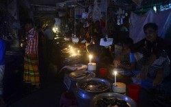 Bangladesh chìm trong bóng tối gần 10 giờ vì đường điện từ Ấn Độ bị đứt