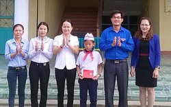 Hà Tĩnh: Trao Huy hiệu “Tuổi trẻ dũng cảm” cho học sinh cứu người bị lũ cuốn