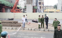 KINH HOÀNG: Đứt cáp cần cẩu giữa Hà Nội, cả tấn sắt ập xuống dòng xe, 1 người tử nạn