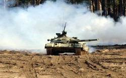 Xem xe tăng hàng khủng Ukraine xoay bệ pháo, nã đạn nổ chát chúa