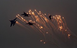 Chùm ảnh chiến đấu cơ Su-35 Nga bay lượn, thể hiện sức mạnh trên bầu trời Trung Quốc