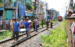 TP.HCM: Lao vào nằm trên đường ray, bị tàu hỏa kéo lê 20m chết thảm