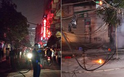 Hà Nội: Cháy cột điện kéo sập dây điện, cáp viễn thông chắn ngang phố Trần Bình