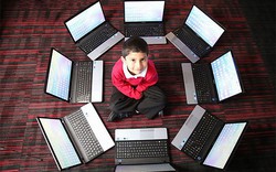 Cậu bé 5 tuổi trở thành chuyên gia máy tính nhỏ tuổi nhất thế giới