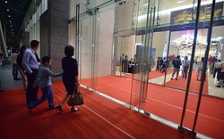 Lotte Center Hà Nội “chê” khách bình dân, chỉ mở cửa đón VIP