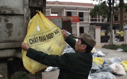Thái Nguyên: Dân biến trụ sở xã thành... bãi rác