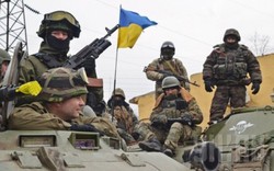Cận cảnh lính Ukraine túc trực vũ khí bảo vệ nhà máy điện Lugansk