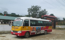 Vụ “Người lớn tranh cãi, hơn 600 trẻ thất học”: Thuê 2 xe buýt, chỉ thêm 4 trẻ trở lại trường 