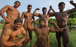Choáng với ngôi làng toàn đàn ông “sáu múi” ở Ấn Độ