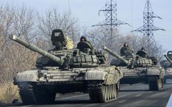 Một đoàn xe tăng bí ẩn xâm nhập Lugansk, Đông Ukraine