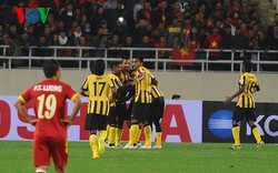 Việt Nam 2-4 Malaysia: Dừng bước trước cửa thiên đường