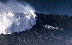 Lướt ván trên những con sóng lớn nhất nhất thế giới