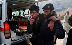 Kinh hoàng Taliban thiêu sống giáo viên, chặt đầu học sinh Pakistan