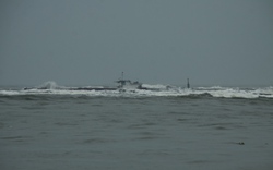 Cứu 6 thuyền viên trên tàu hàng bị chìm ở cảng Cửa Việt