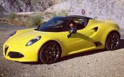 Alfa Romeo 4C Spider “trần trụi” đóng quảng cáo