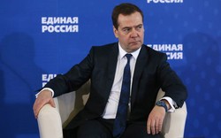 Thủ tướng Medvedev cảnh báo Nga có thể rơi vào “suy thoái sâu“