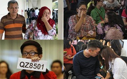 Thân nhân hành khách chuyến bay QZ8501 khóc hết nước mắt tại sân bay