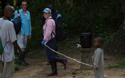 Liberia: Cậu bé xuyên rừng chạy trốn tử thần Ebola