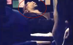 Thầy giáo thản nhiên ngủ trong suốt giờ học