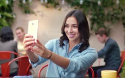 Video: Người đẹp trải nghiệm Galaxy Note 5