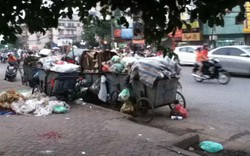 Đống rác tập kết giữa phố đông ở Thủ đô