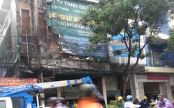 Đà Nẵng: Cháy nổ vang trời giữa mưa lớn