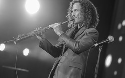 “Vua kèn” Kenny G làm nức lòng giới mộ điệu thủ đô