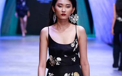 NTK Việt mang 1.000 viên ngọc trai lên sàn catwalk